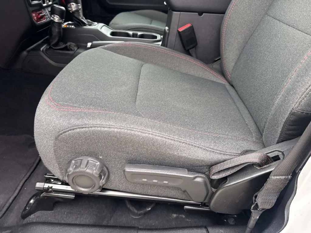 Used 2025 White Jeep Rubicon image 27