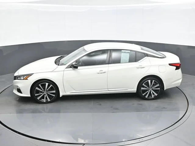 Used 2022 White Nissan 2.5 SR image 12