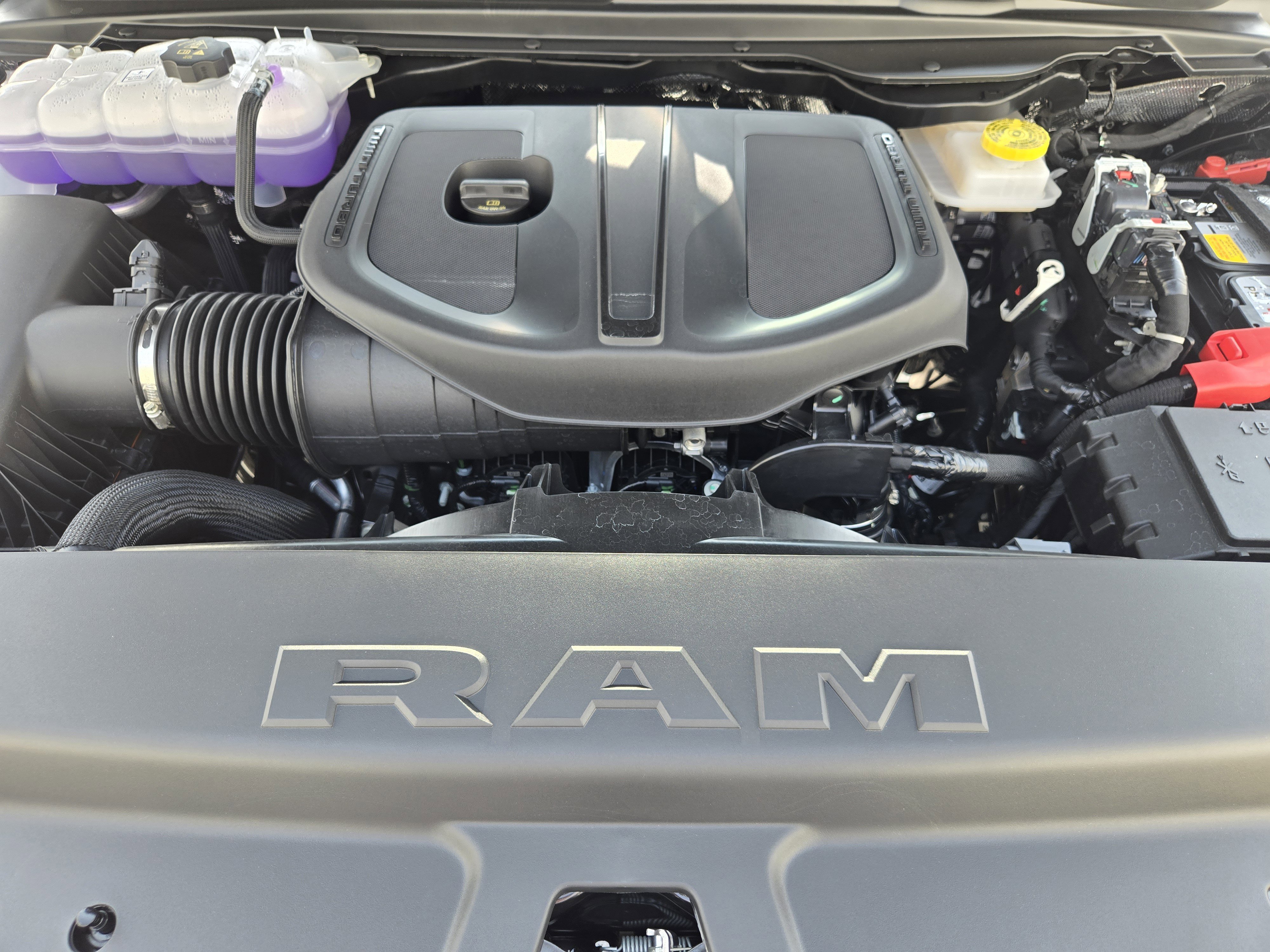 New 2026 Diamond Black Crystal Pearl-Coat Exterior Paint RAM Laramie image 22