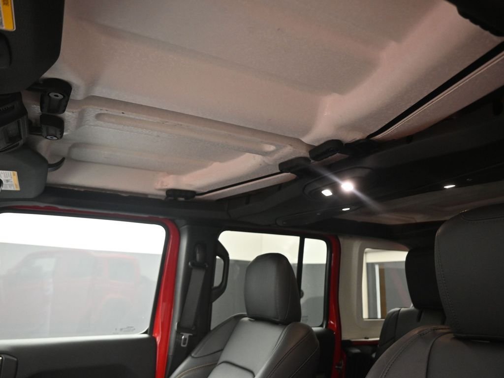 New 2025 Firecracker Red Clear-Coat Exterior Paint Jeep Sahara image 14