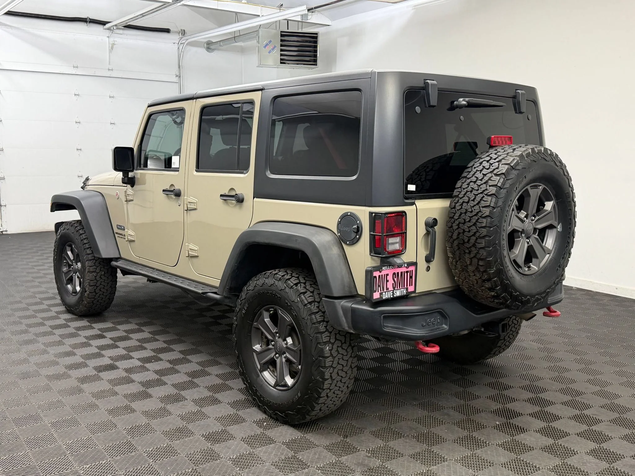Used 2017 Gobi Clearcoat Jeep Rubicon Recon image 3