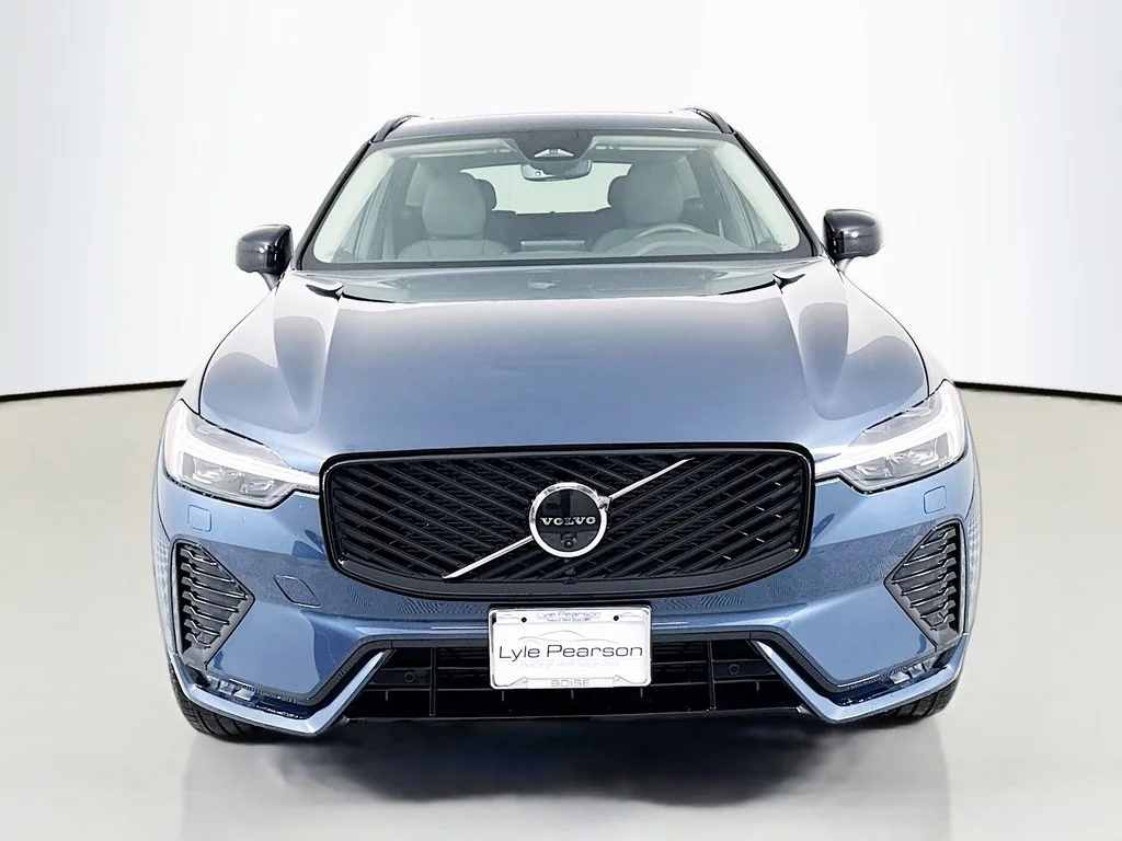 2026 Volvo XC60 Plus - Photo 6