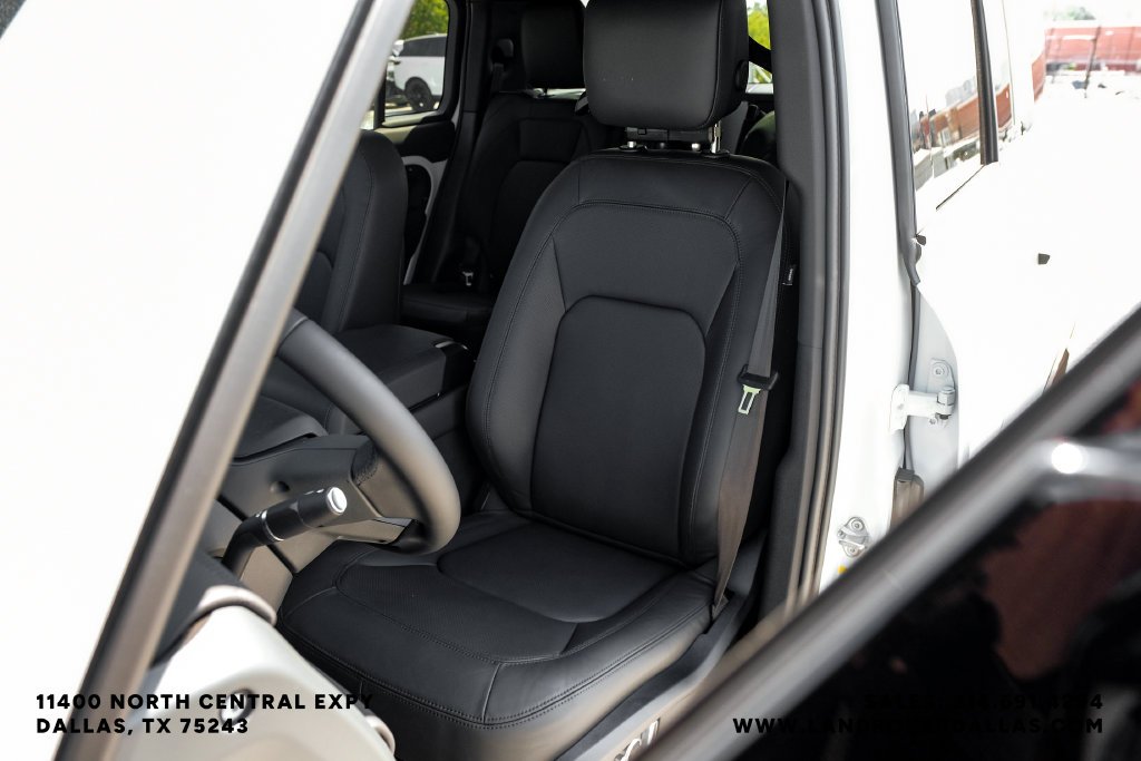New 2026 Fuji White Land Rover X-Dynamic SE image 34