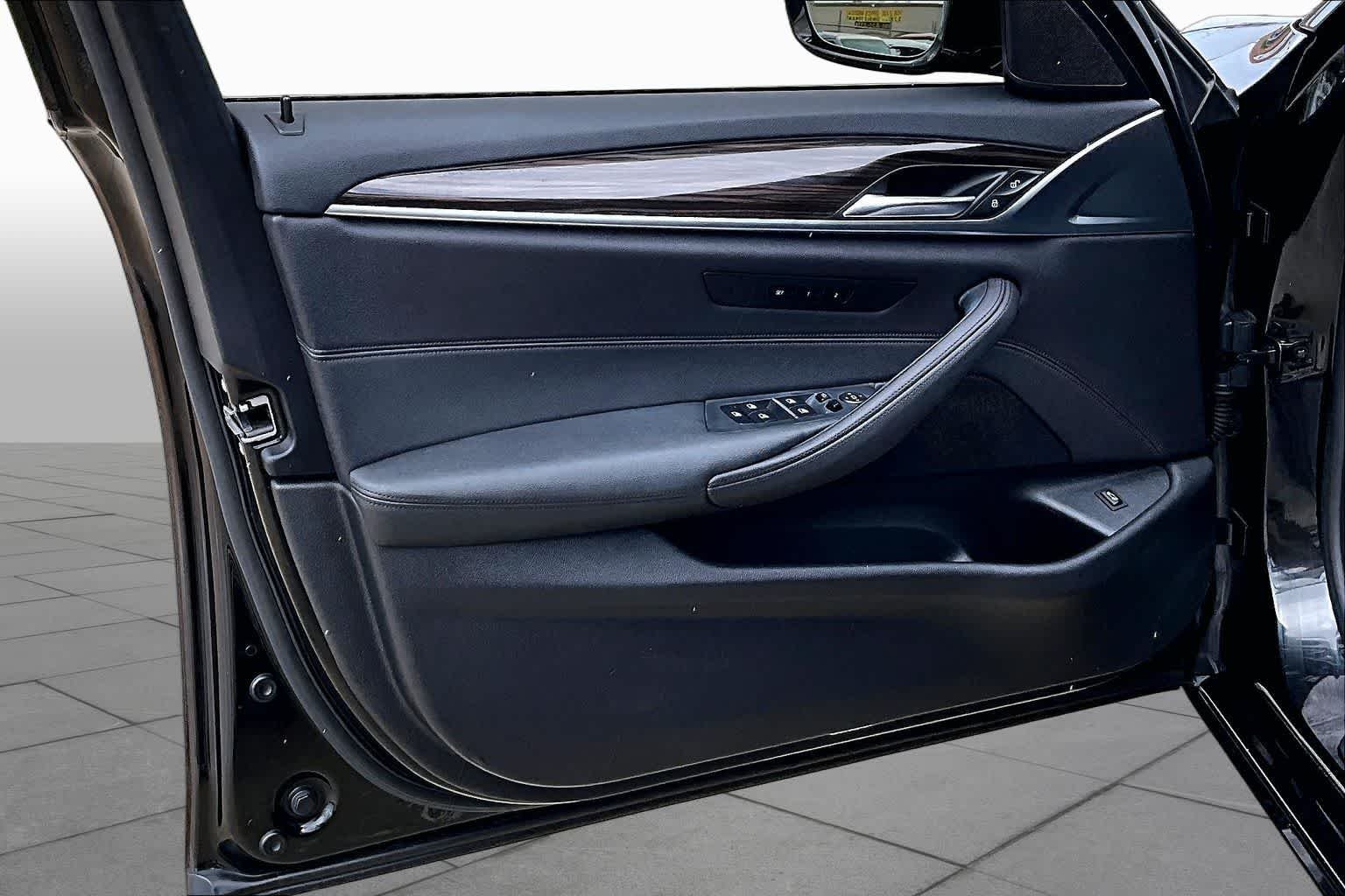 Used 2020 Black Sapphire Metallic BMW 530i image 22