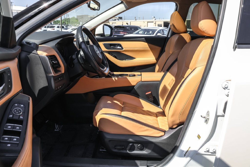 Used 2023 White Nissan Platinum image 7