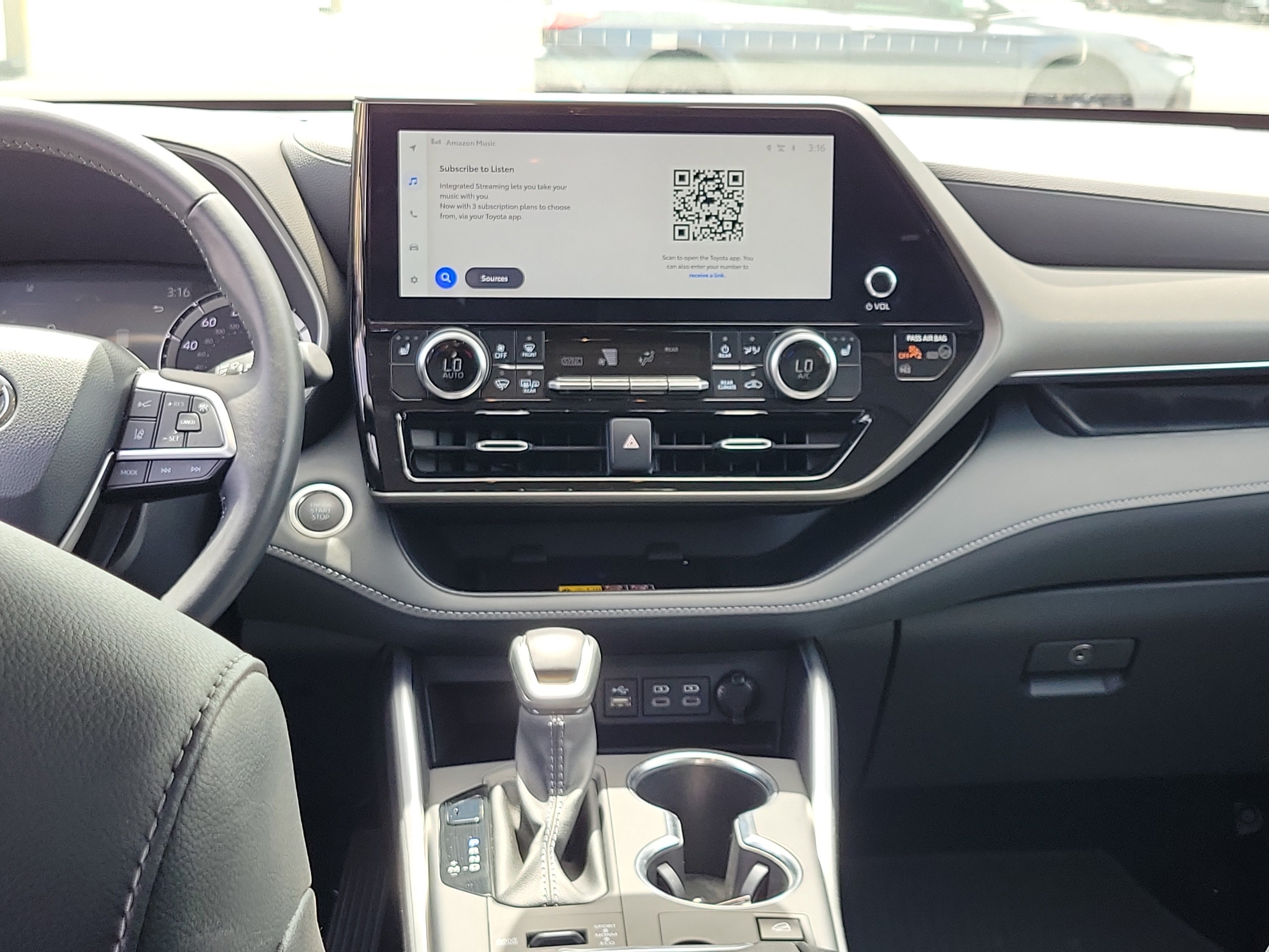 Used 2025 Pearl Toyota XLE image 17