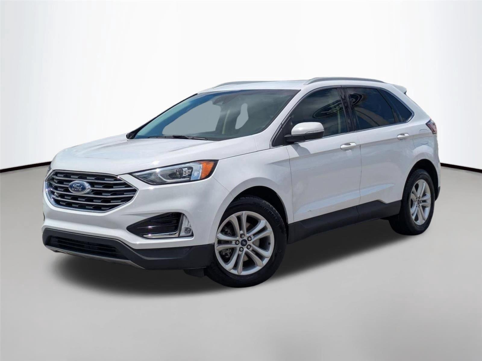 Used 2019  Ford SEL image 1
