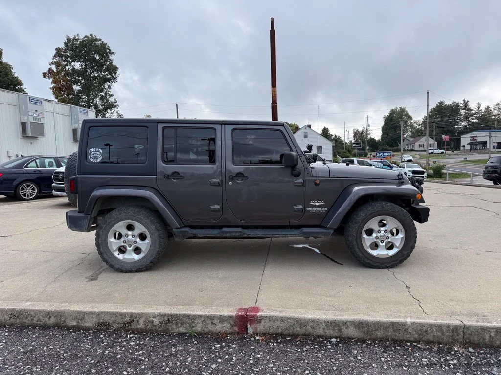 Used 2014 Gray Jeep Unlimited Sahara image 5
