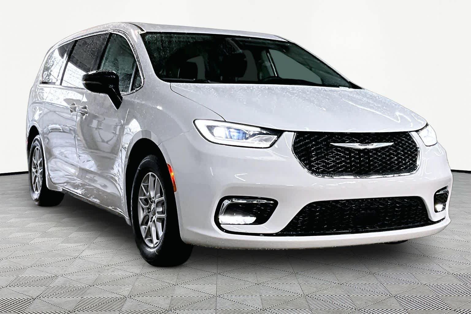 Used 2024 Bright White Clearcoat Chrysler Touring L image 3