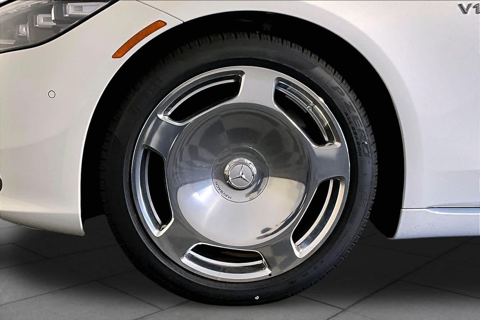 New 2026 MANUFAKTUR Moonlight White Metallic Mercedes-Benz Maybach S 680 image 17