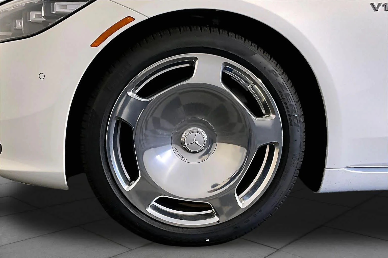 New 2026 MANUFAKTUR Moonlight White Metallic Mercedes-Benz Maybach S 680 image 17