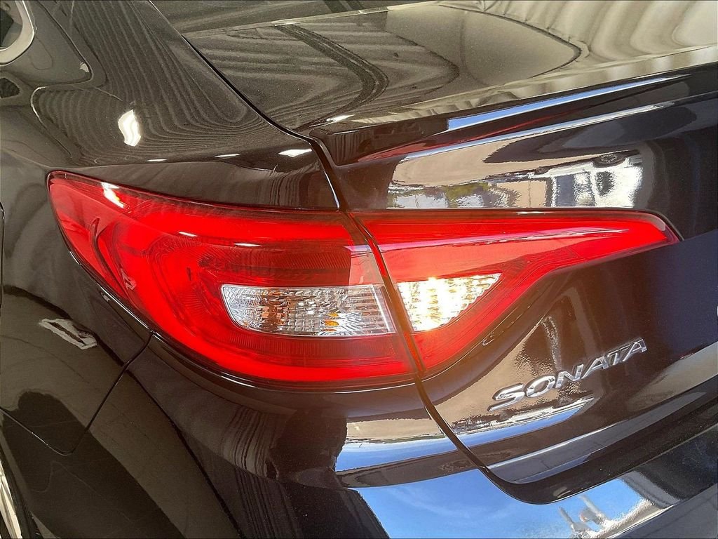 Used 2017 Black Hyundai SE image 33