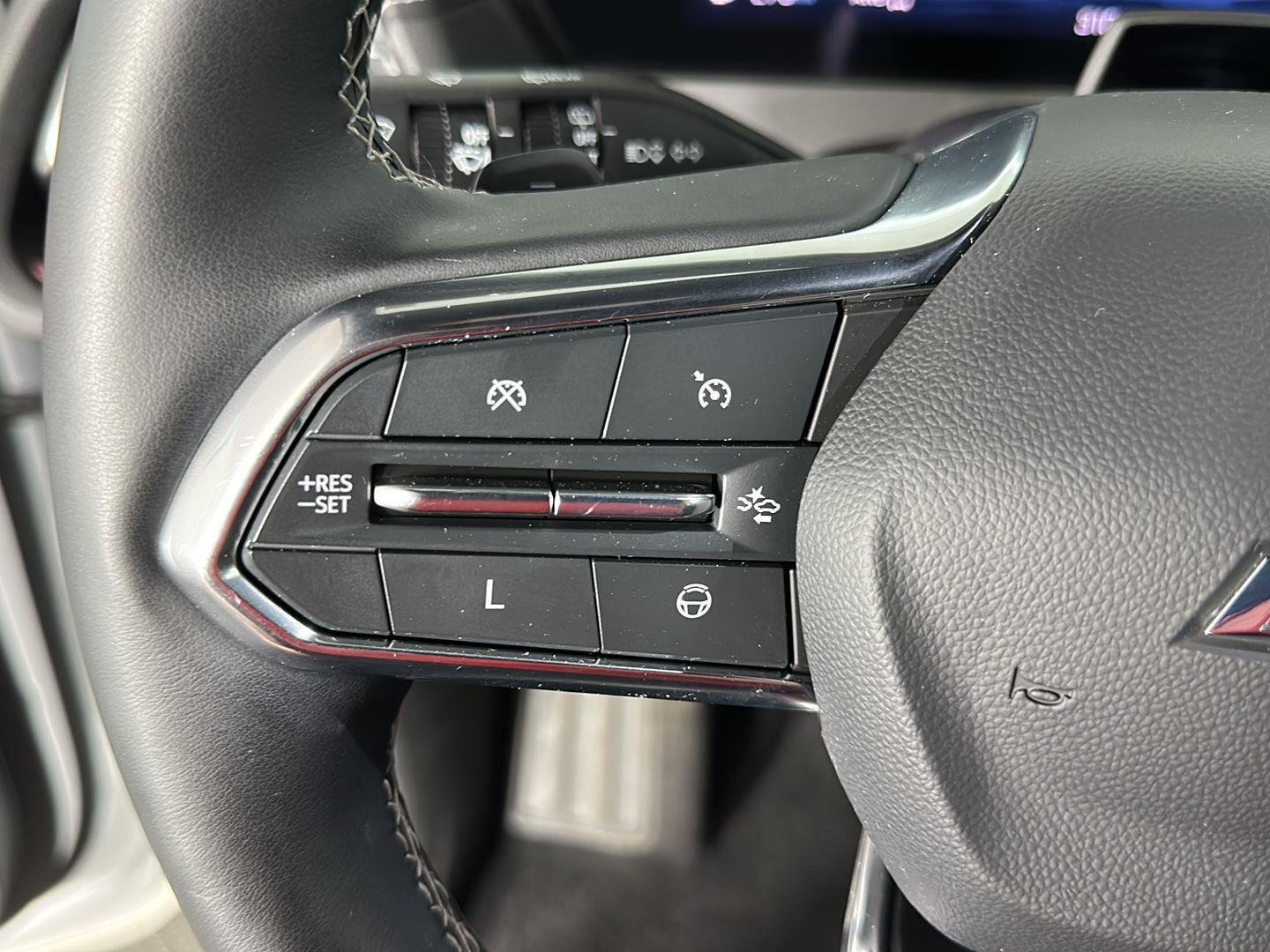 Used 2024 Summit White Chevrolet AWD Z71 image 28