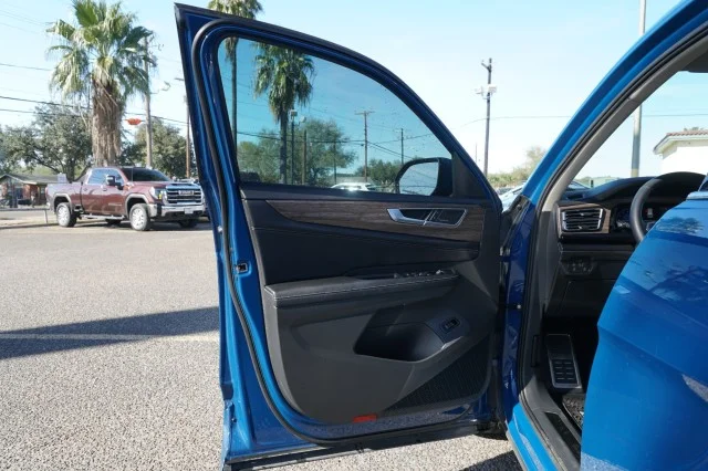 New 2025 R3R3 Mountain Lake Blue Volkswagen 2.0T SEL Premium R-Line image 15