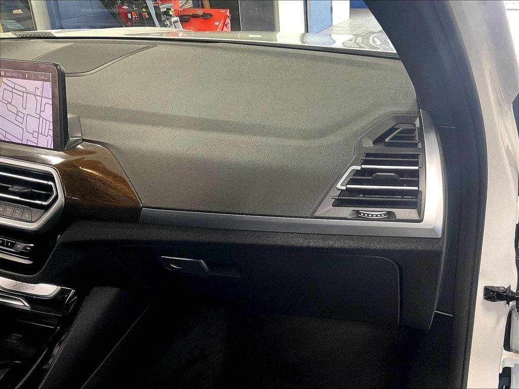 Used 2024 White BMW xDrive30i image 13