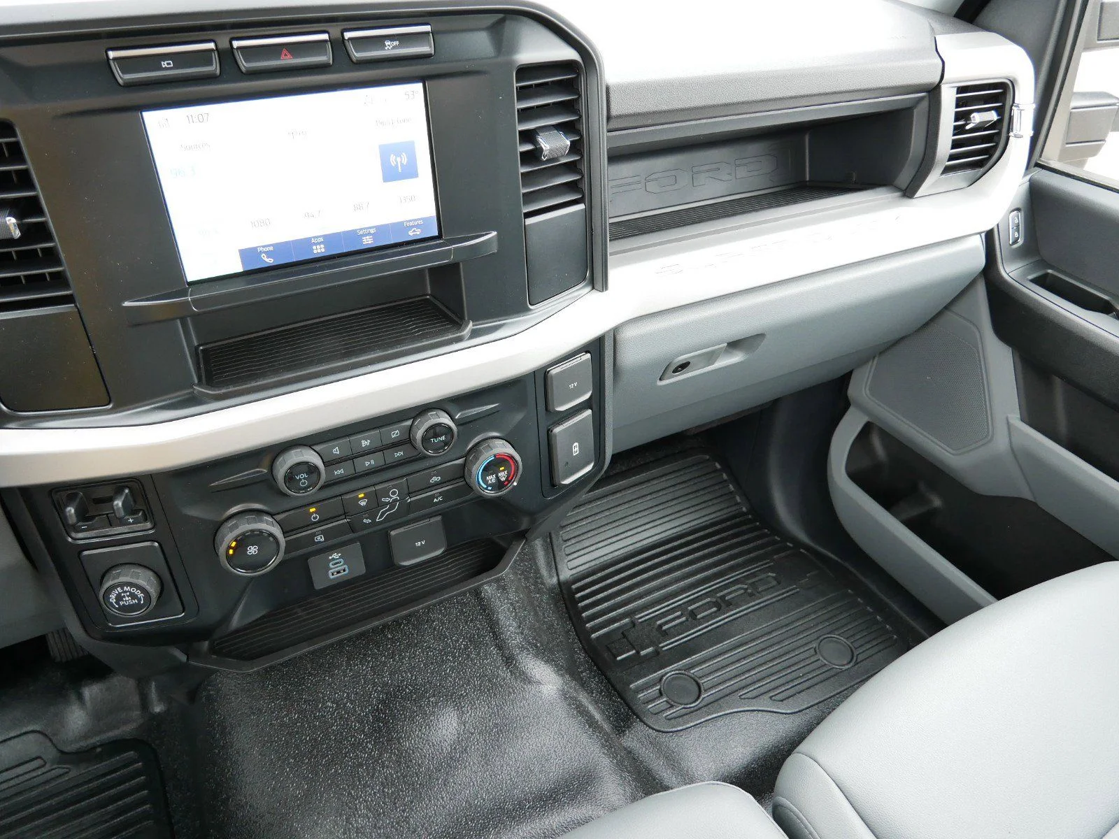 New 2024 Oxford White Ford F-350® XL image 17
