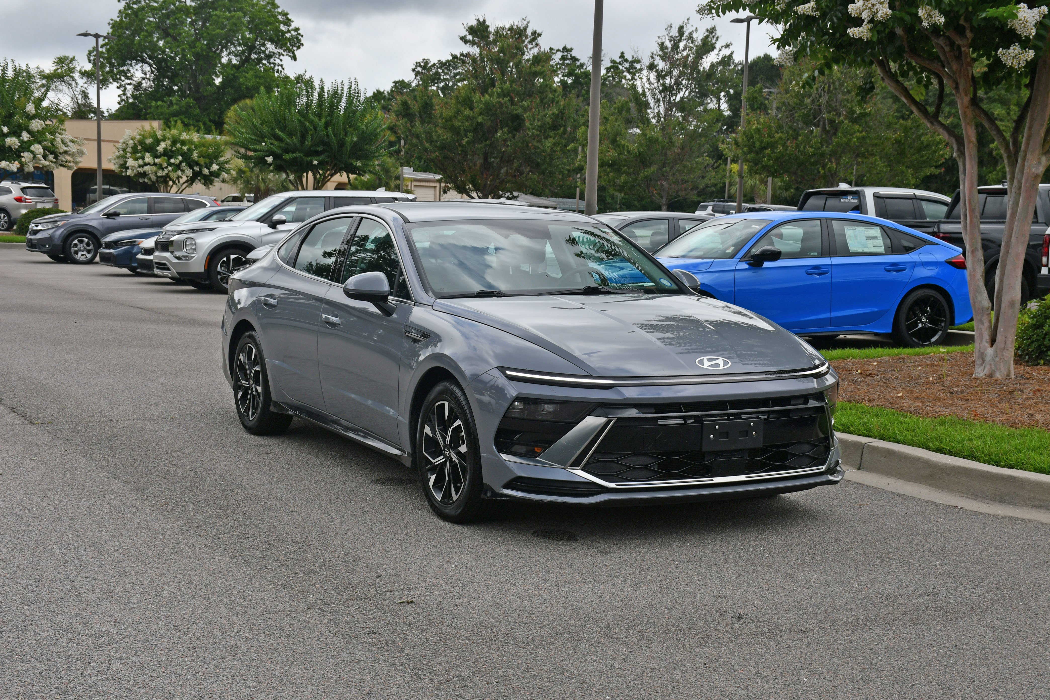 Used 2025 Blue Hyundai SEL image 6