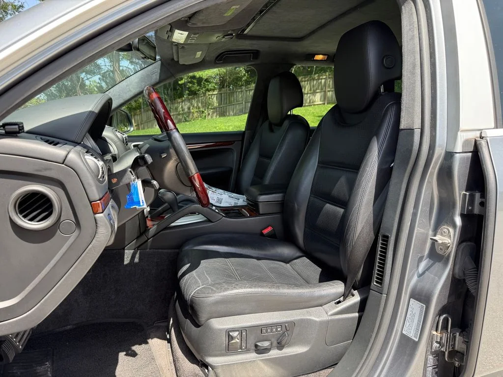 Used 2005  Porsche Turbo image 12