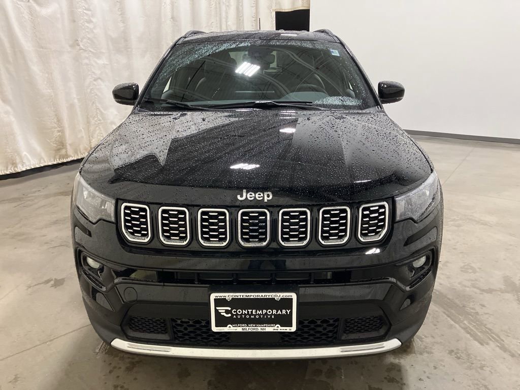 New 2026 Diamond Black Crystal Pearl-Coat Exterior Paint Jeep Limited image 14