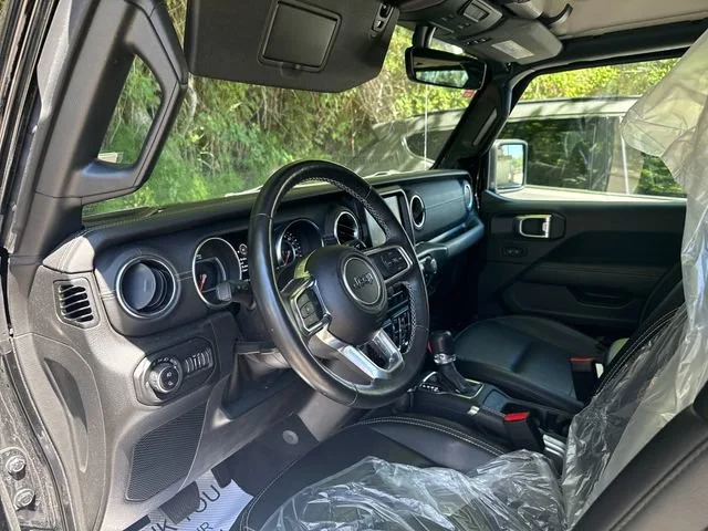 Used 2022 Black Clearcoat Jeep Overland image 14