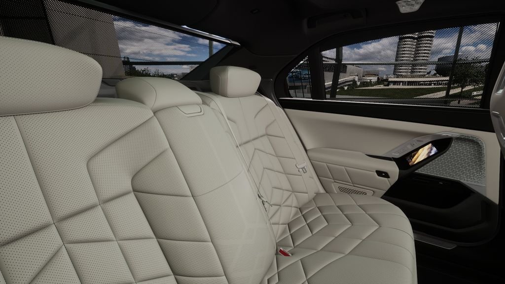 2026 BMW 7 Series 750e - Photo 38