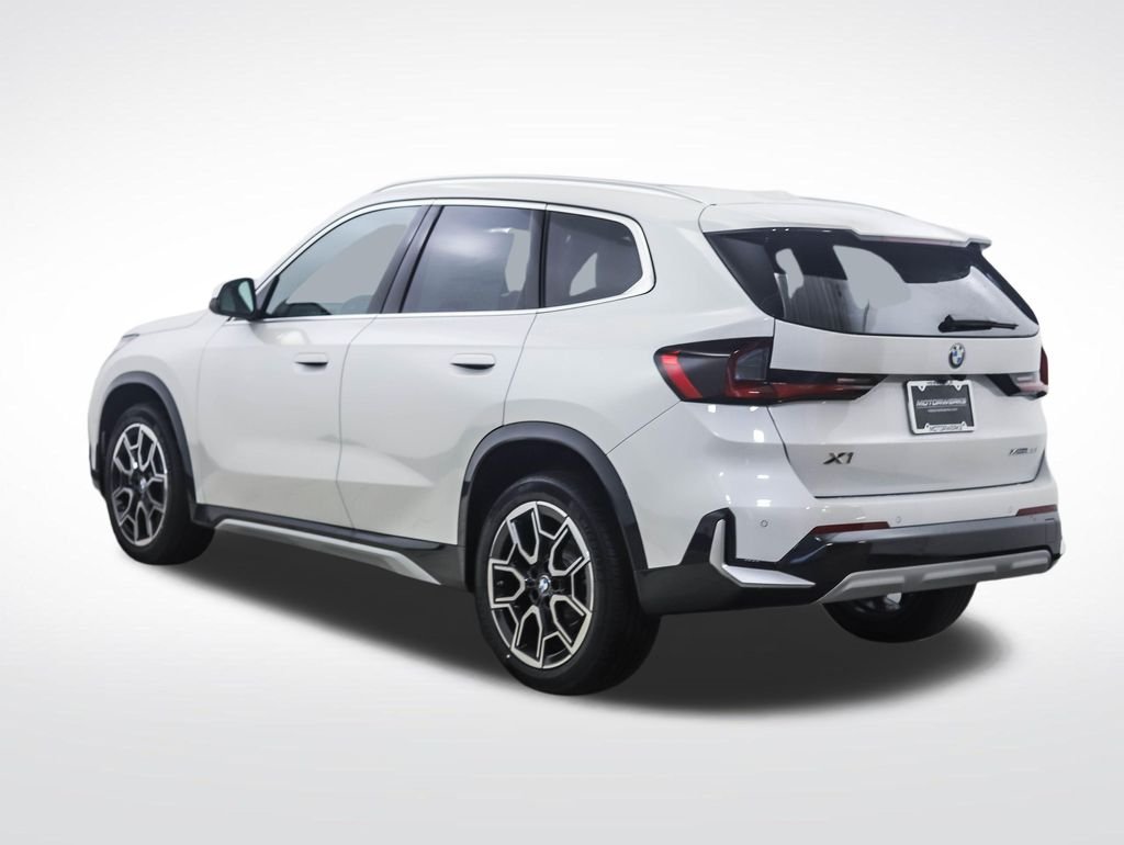 Used 2026 White Metallic BMW xDrive28i image 4