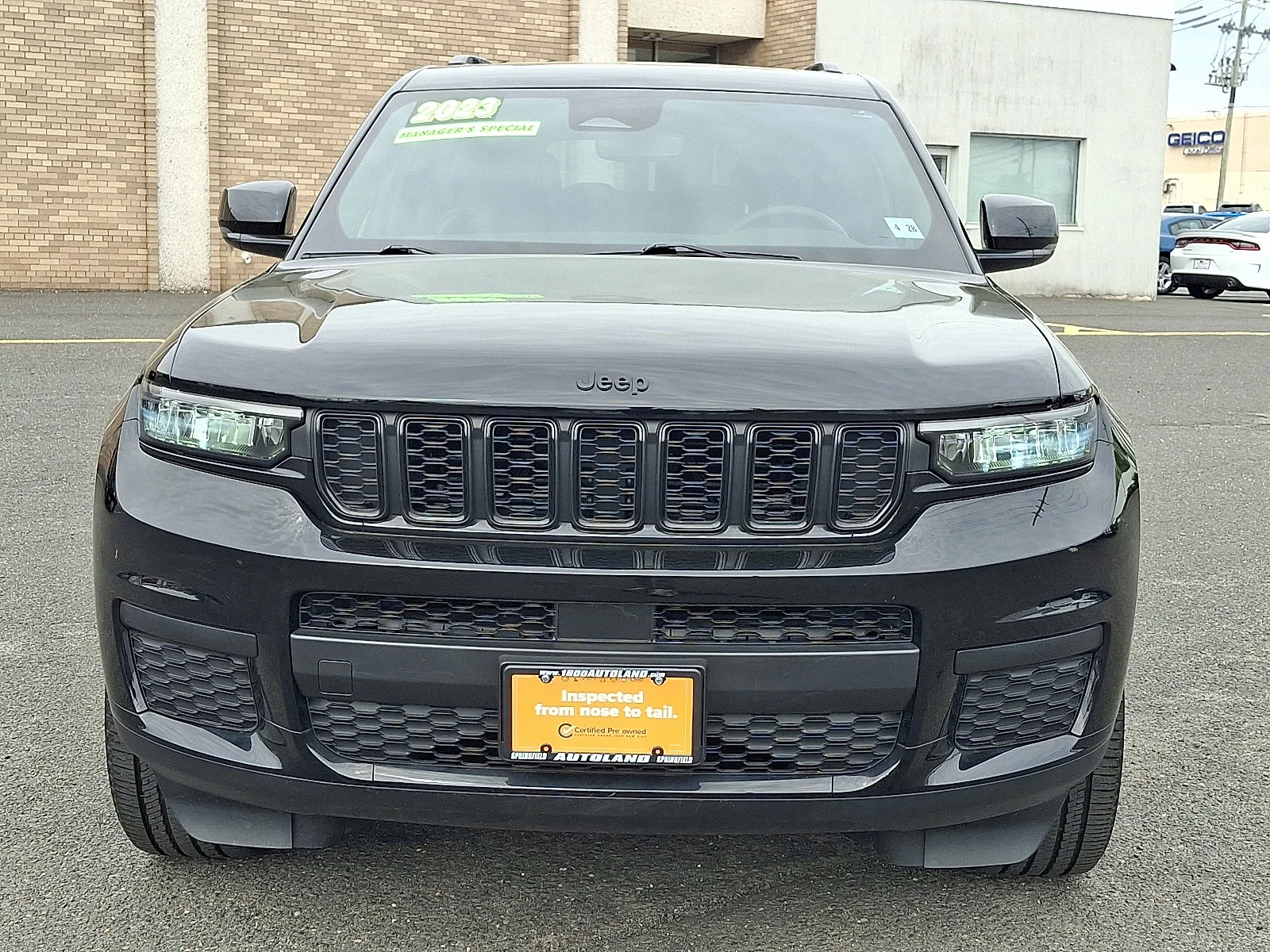 Used 2023 Diamond Black Crystal Pearlcoat Jeep Altitude image 2