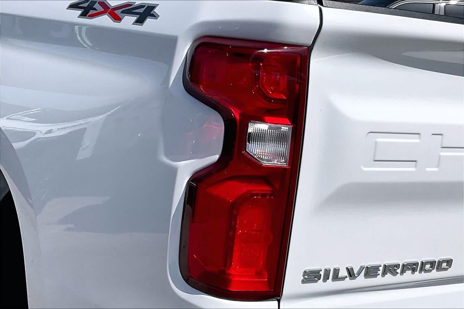 Used 2021 Summit White Chevrolet RST image 25