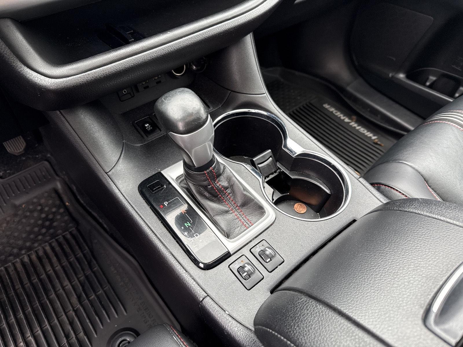 Used 2019 Midnight Black Metallic Toyota SE image 14