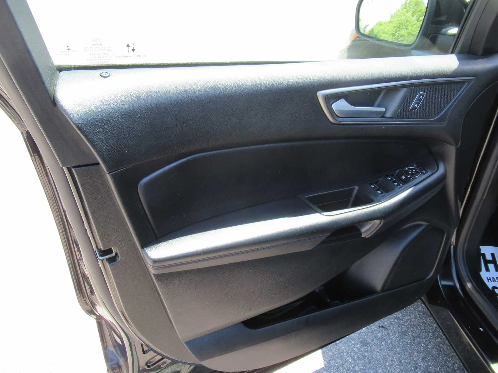 Used 2022 Agate Black Ford SE image 14
