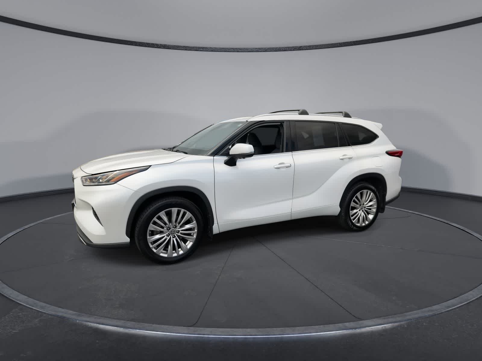 Used 2023 Wind Chill Pearl Toyota Platinum image 4