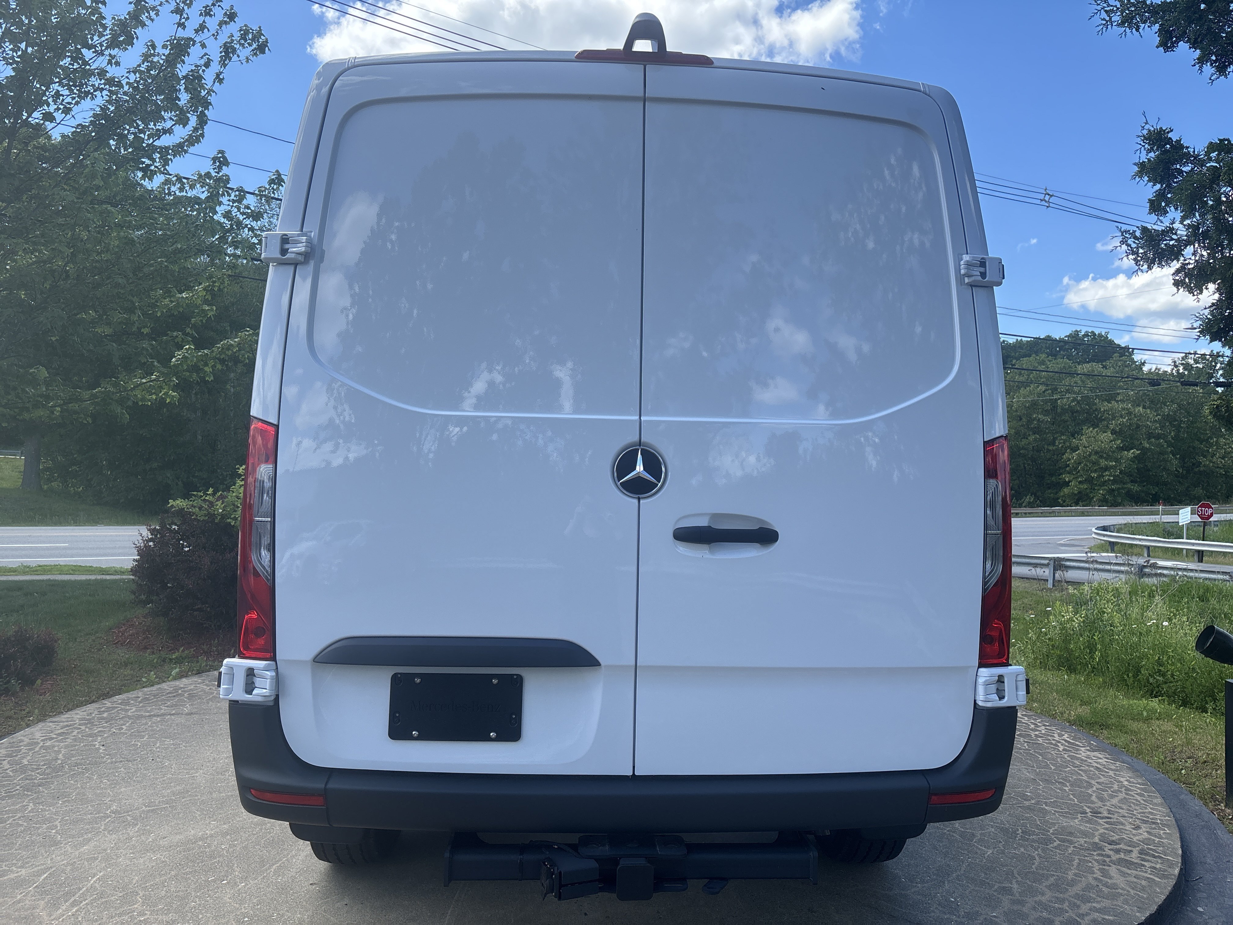 New 2026 ARCTIC WHITE Mercedes-Benz Worker image 4