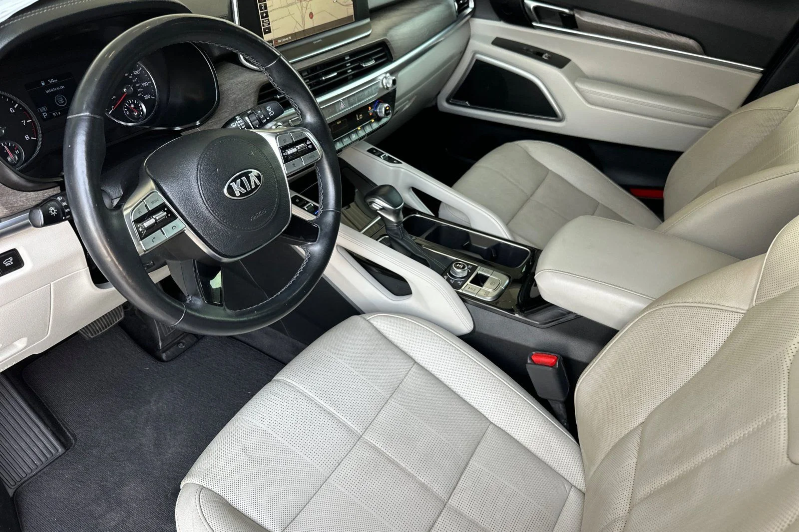 Used 2020 White Kia EX image 9