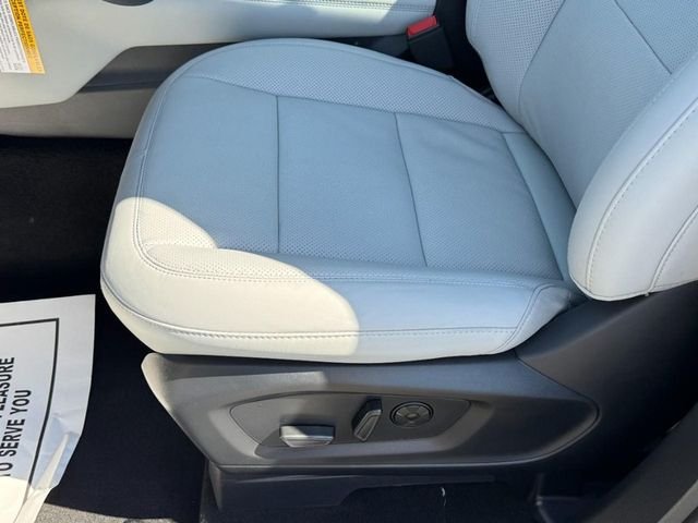 New 2026 Star White Metallic Tri-Coat Ford Platinum image 19