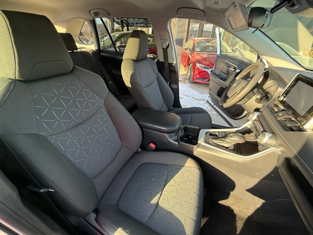 2023 Toyota RAV4 XLE - Photo 27
