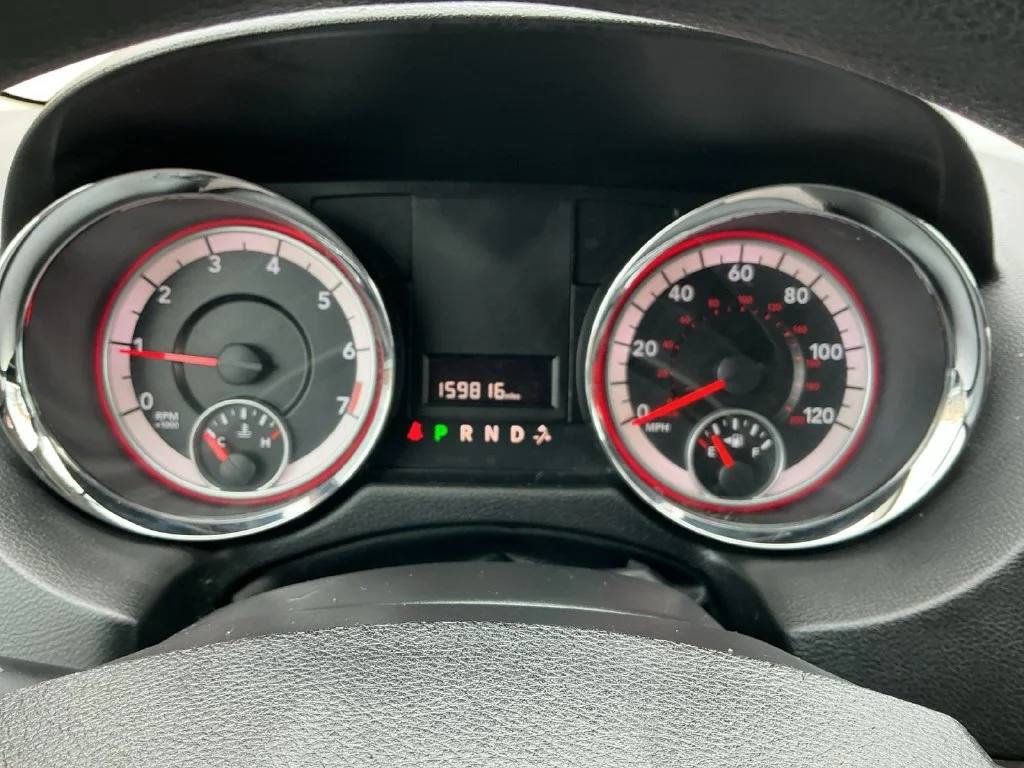 Used 2014 Red Dodge SXT image 19