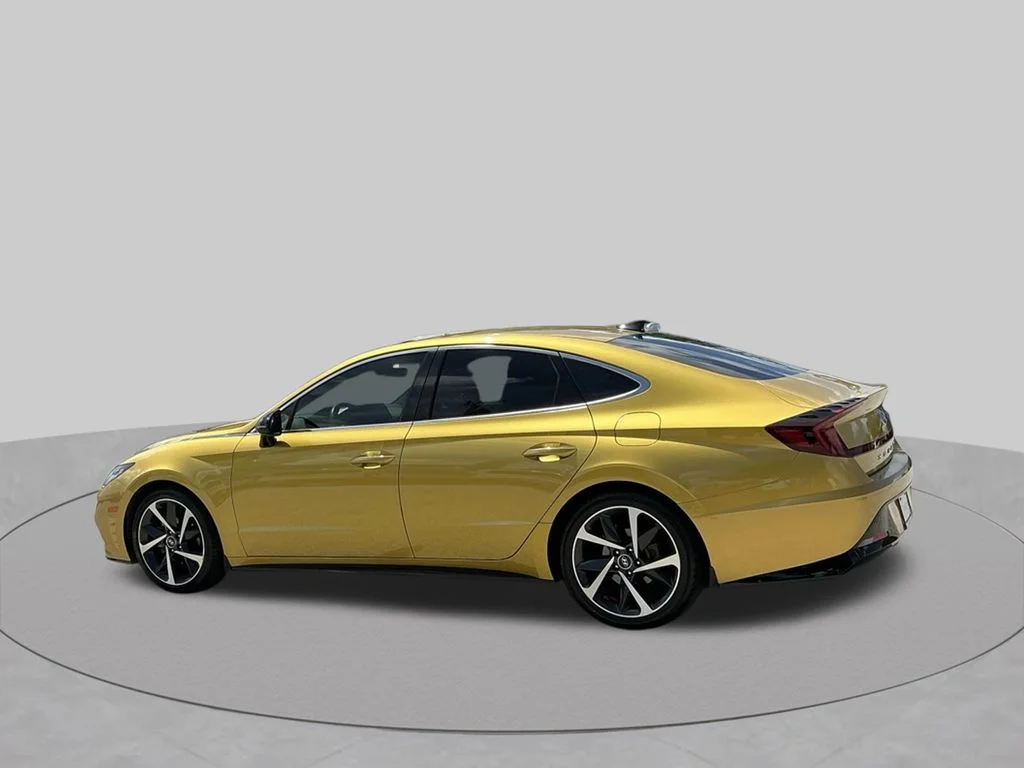 Used 2021 Yellow Hyundai SEL Plus image 4
