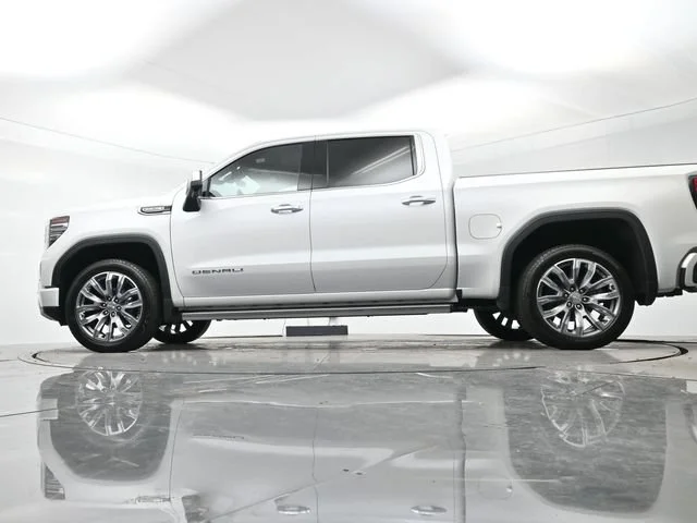Used 2025 White Frost Tricoat GMC Denali image 27