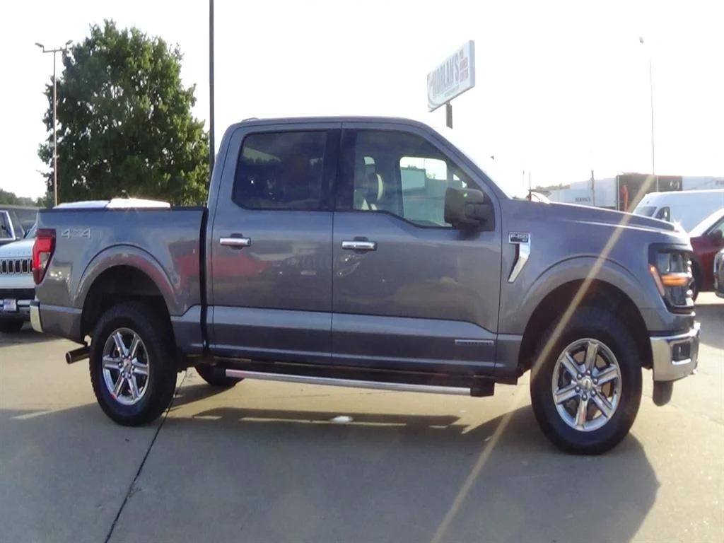 Certified Used 2024 Carbonized Gray M7 Ford XLT image 5