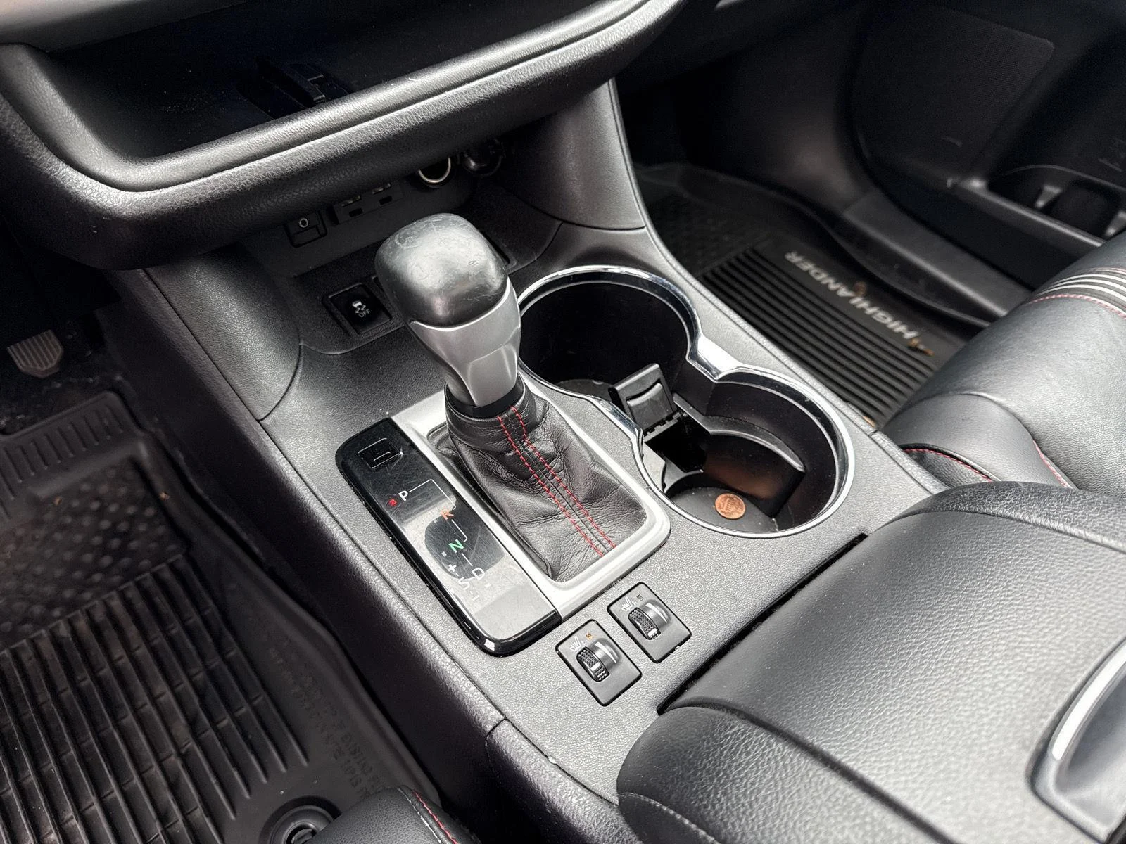 Used 2019 Midnight Black Metallic Toyota SE image 14
