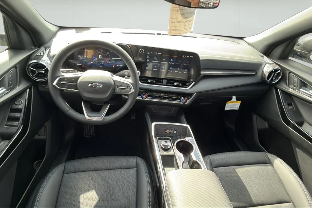 New 2027 Summit White Chevrolet LT image 20
