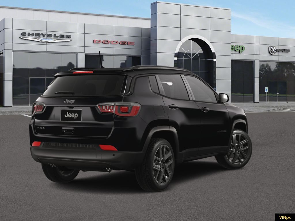 New 2026 Diamond Black Crystal Pearl-Coat Exterior Paint Jeep Limited image 7