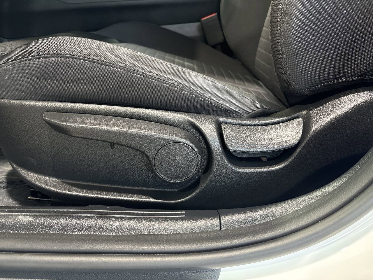 2025 Kia K5 LXS - Photo 12