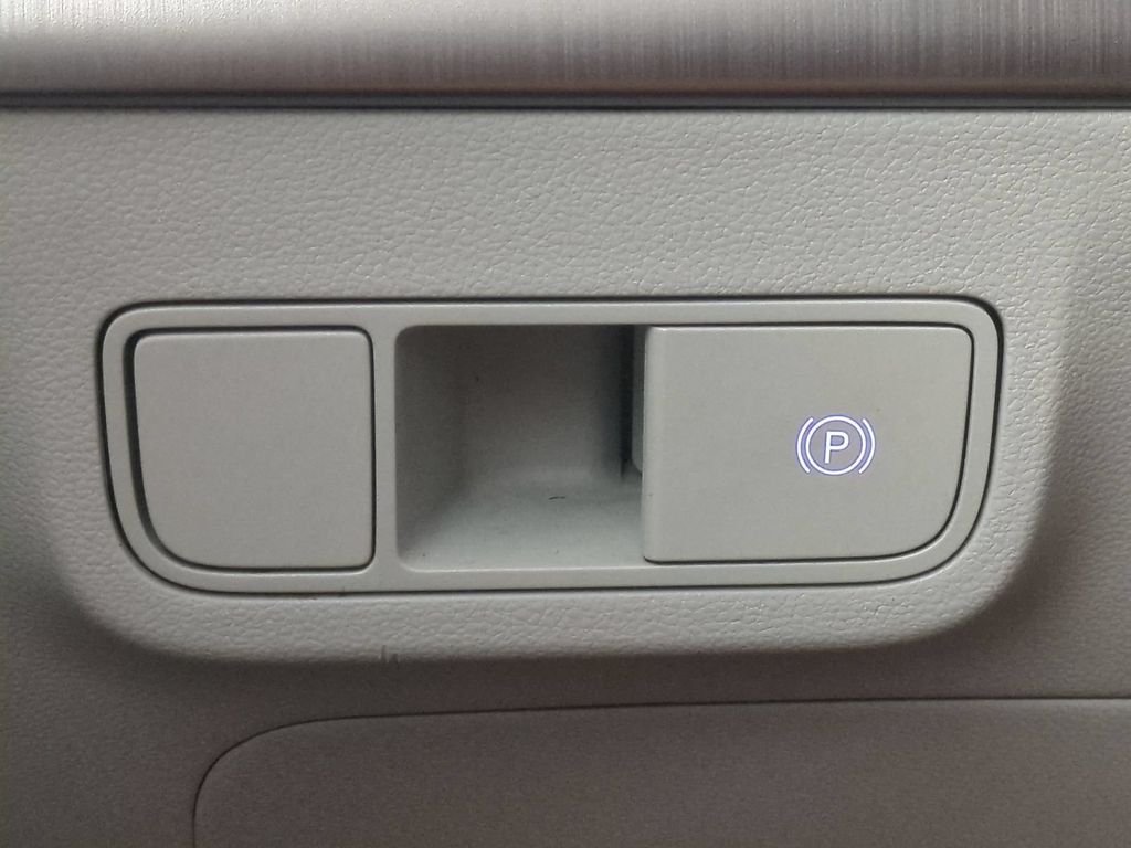 2025 Hyundai Kona SEL - Photo 27