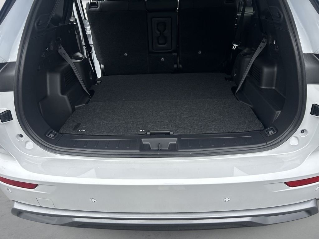 New 2026 WHT DIAMOND Mitsubishi SE image 21