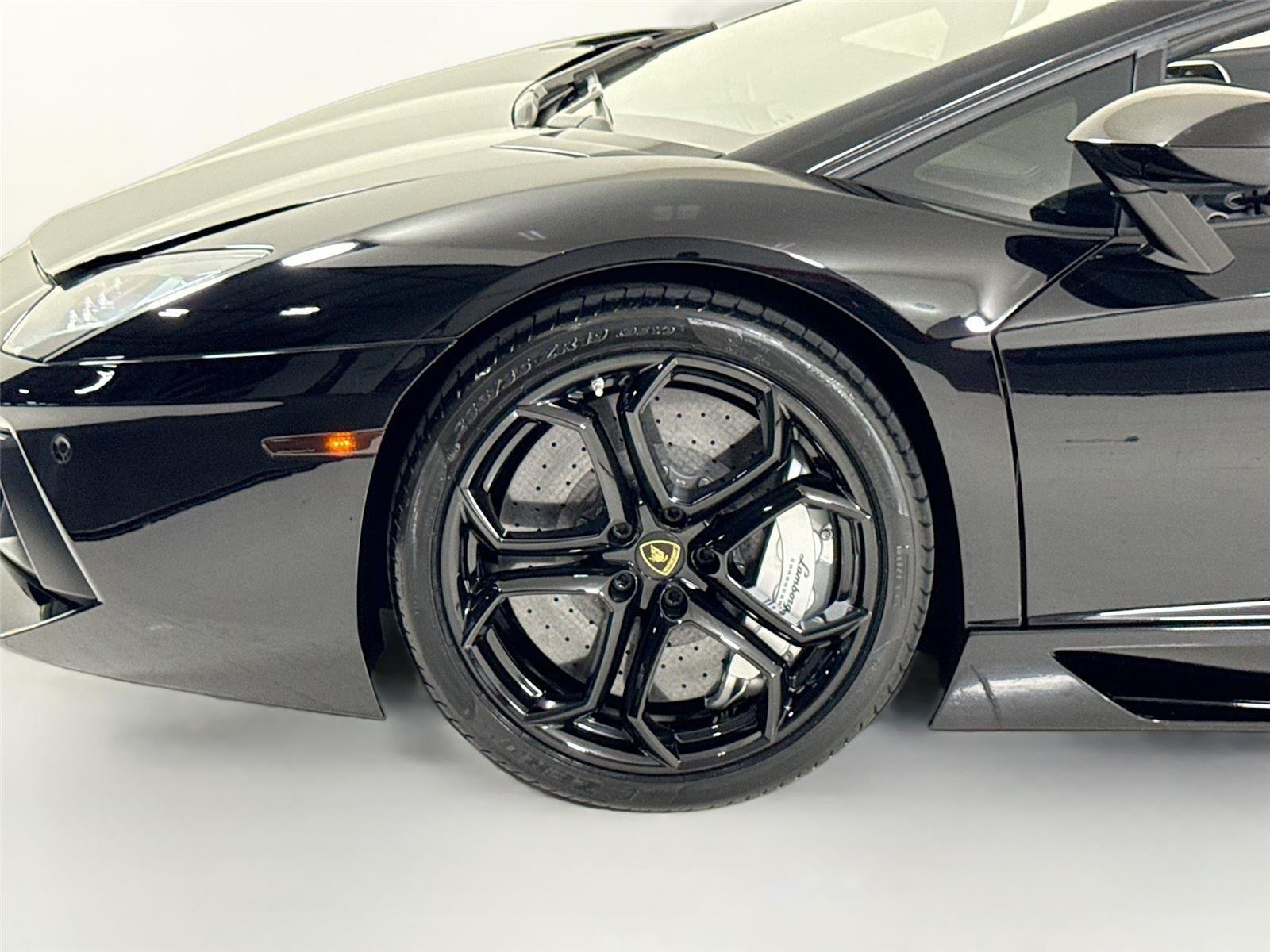 Used 2016 Nero Aldebaran Lamborghini LP 700-4 | Vorsteiner Carbon Wing | Carbon Interior image 38