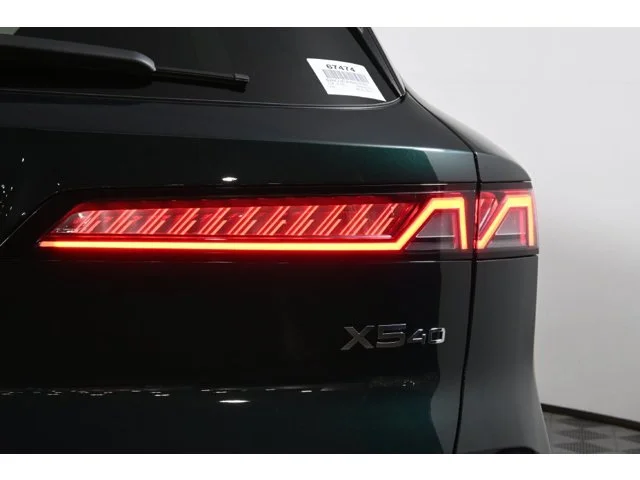 New 2027 Vancouver Green Metallic BMW 40 xDrive image 13
