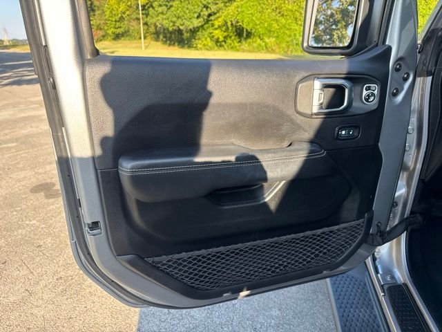 Used 2020 Silver Jeep Unlimited Sahara image 15