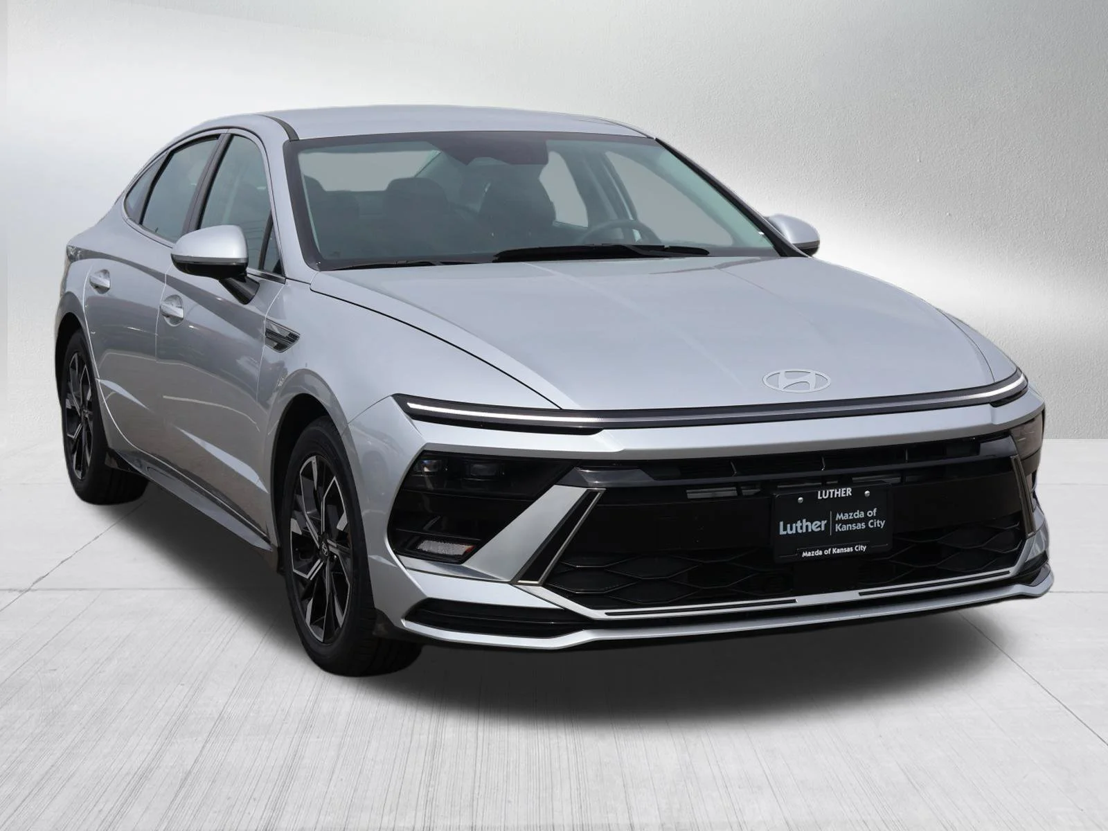Used 2025 Aero Silver Hyundai SEL image 1