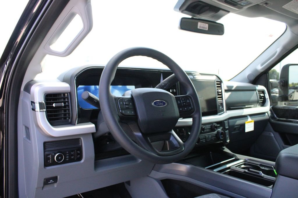New 2026 Agate Black Metallic Ford XLT image 2